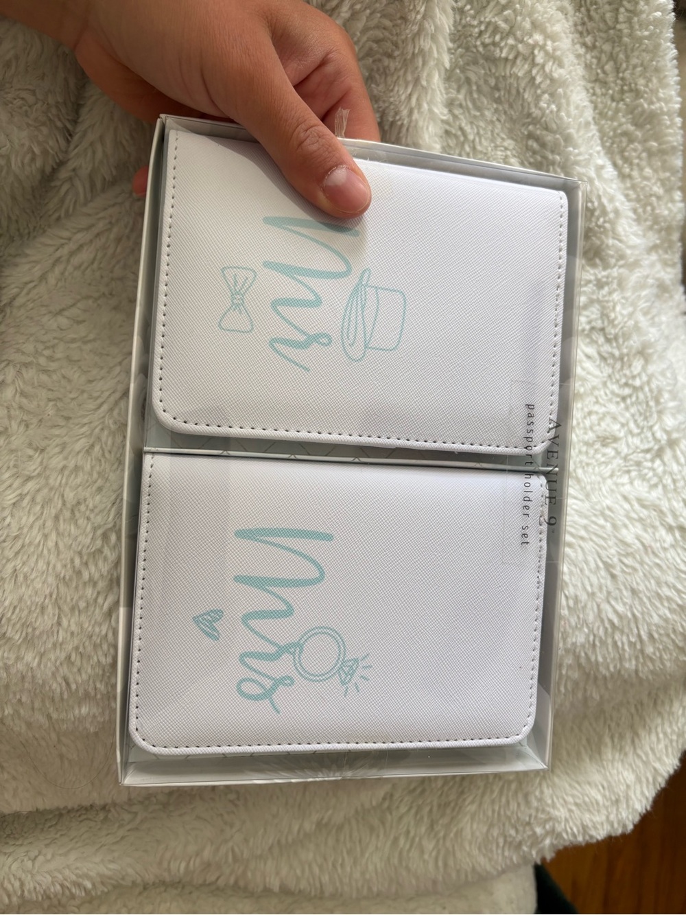 White 'Mr & Mrs' Passport Holder Set with Mint Accents